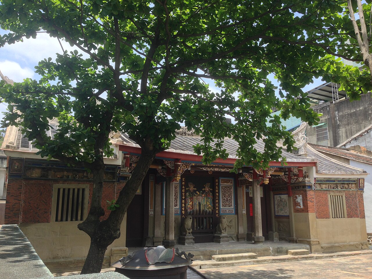 樹蔭下的新埔陳氏宗祠